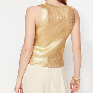 The metallic top