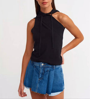 Sleeveless Basic With A Cap