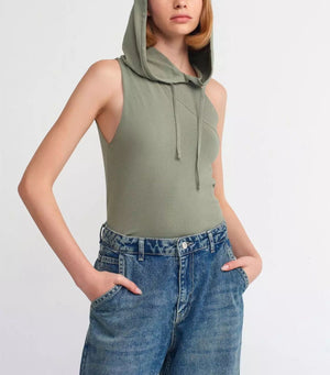 Sleeveless Basic With A Cap