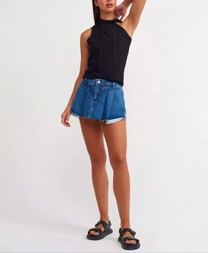 Sleeveless Basic With A Cap