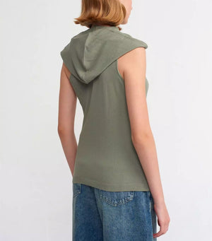 Sleeveless Basic With A Cap