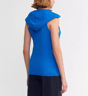 Sleeveless Basic With A Cap